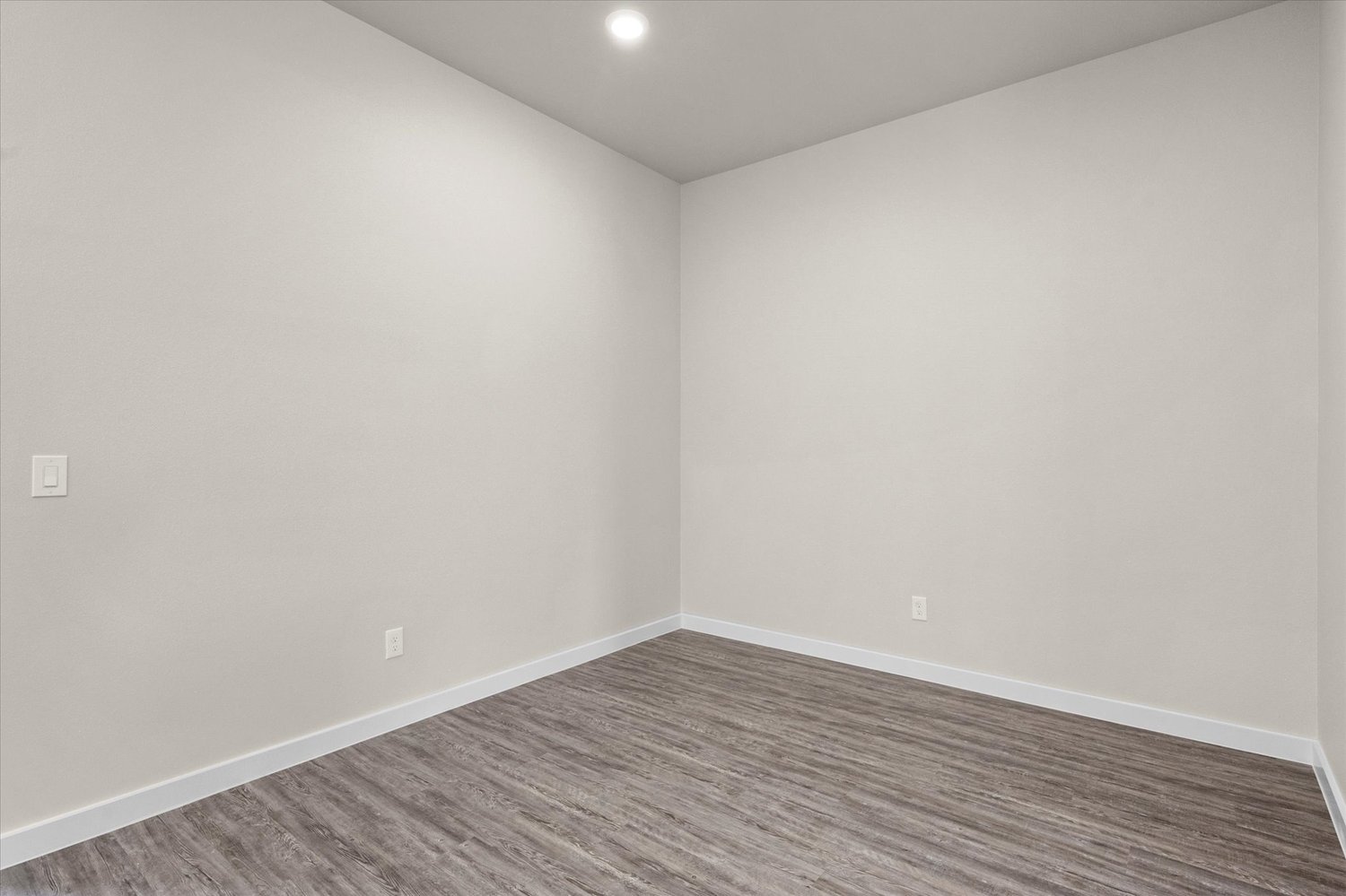 Photo of bedroom in the Dorris, one of Betenbough's homes with a walk-in closet.